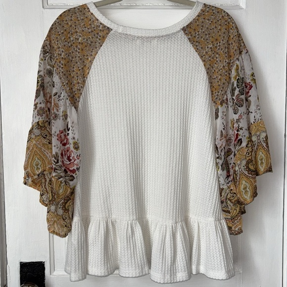 UMGEE OVERSIZED WAFFLE KNIT PEPLUM WITH SHEER FLORAL  SLEEVES - Picture 6 of 9